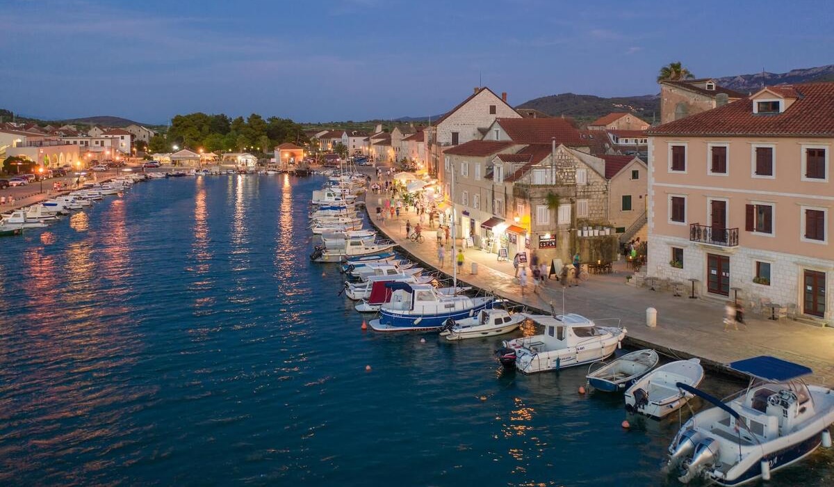 Futuristic design for Middle East luxury yacht club and marina